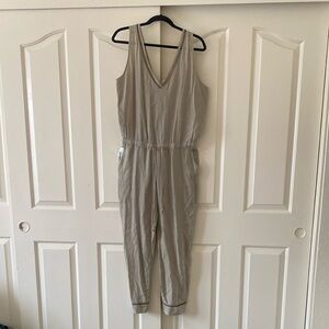 Clotth & Stone Stylish ligh Olive green Sleeveless Jumpsuit